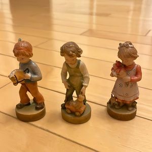 DOLFI Wooden Kid Figurines set of 3